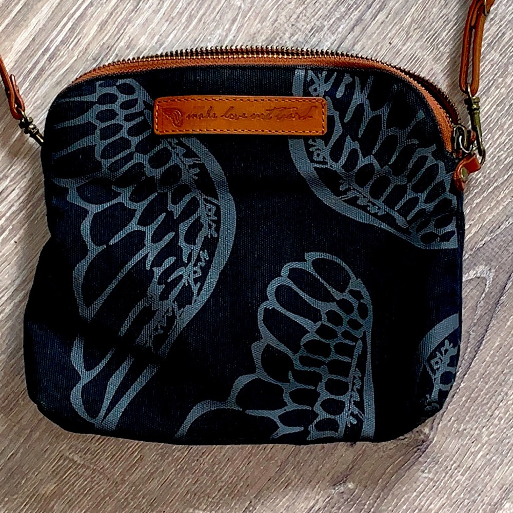 Like new condition! Crossbody one compartment.